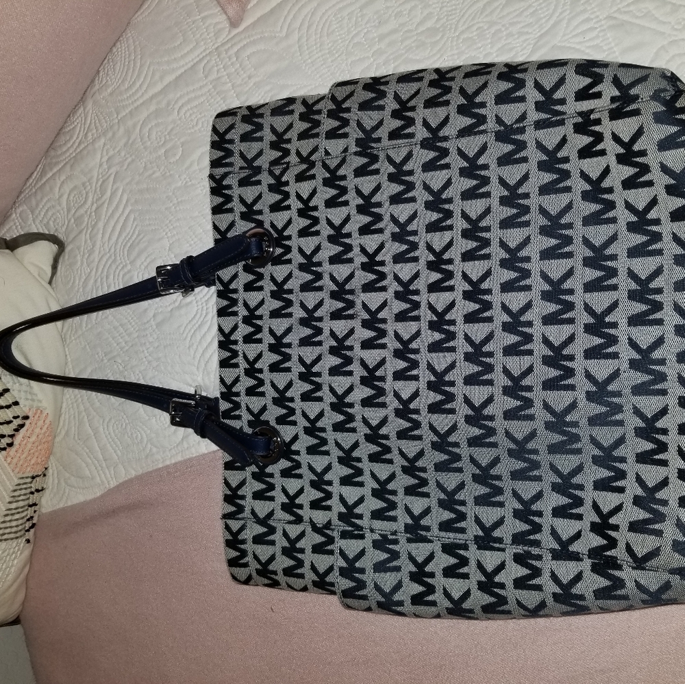 MK Michael Kors - Picture 3 of 3